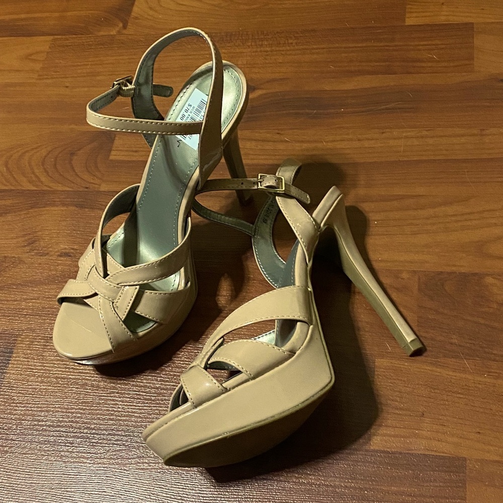 Worthington high heels, cream color